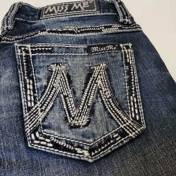 Miss Me “ The M Series” Capri Jeans - Picture 5 of 16